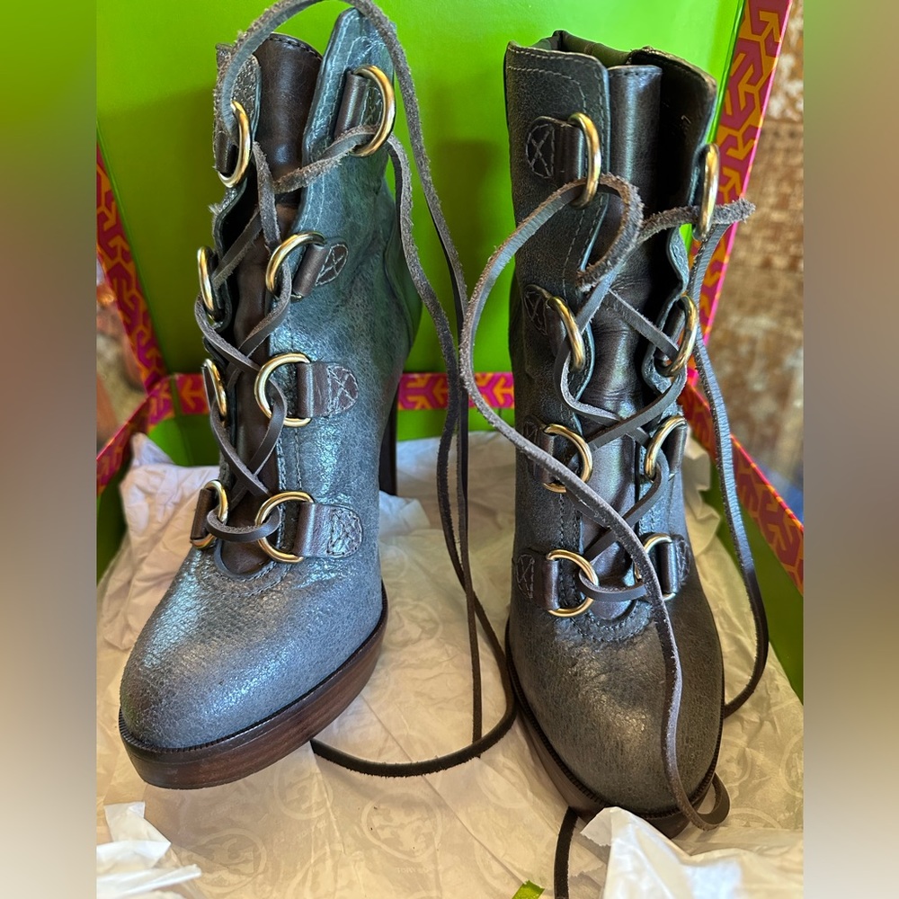 Tory Burch Lawson high heel bootie suede aviator size 9